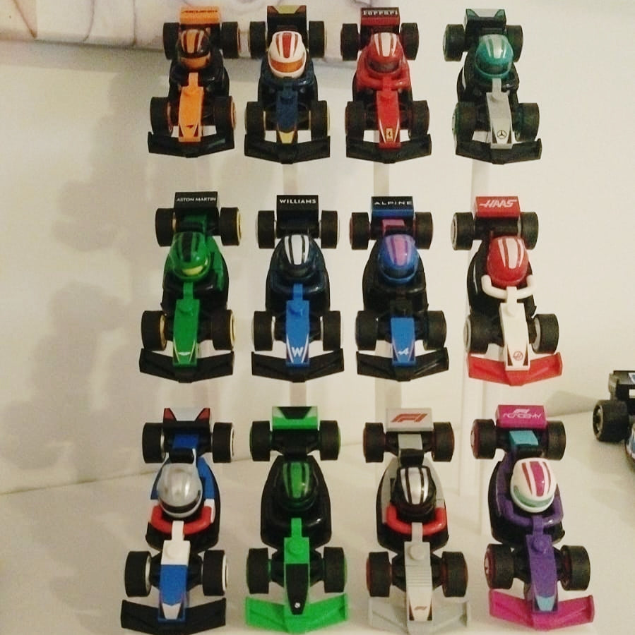 Expositor Lego F1 minifigures